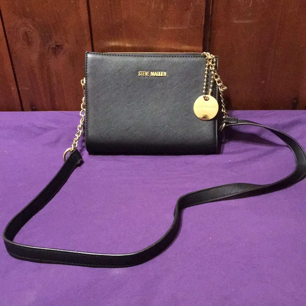 Steve Madden Black Gold Crossbody Bag Sleek Design